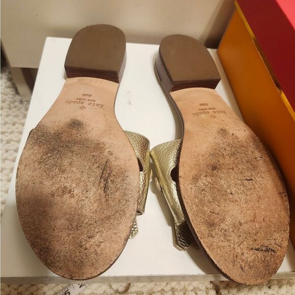 KATE SPADE NEW YORK Brie Kiltie Gold Leather Slide Sandals Sz.8.5 Ret$399 in Box - Picture 8 of 10